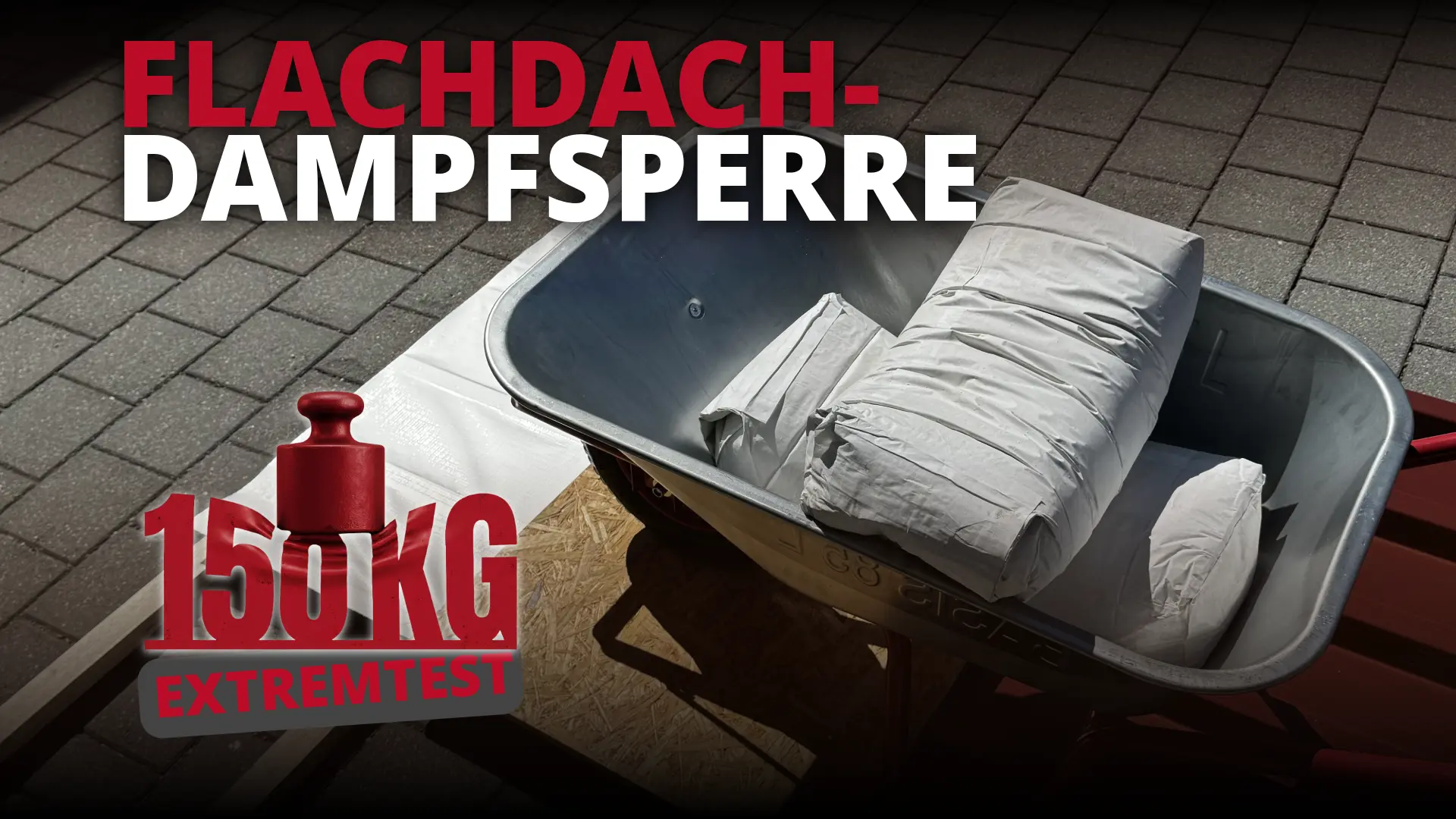Schubkarre mit mehreren grauen Säcken, Flachdach-Dampfsperren auf Trapezblech und roter Schrift 'FLACHDACH-DAMPFSPERRE 150 KG EXTREMTEST'